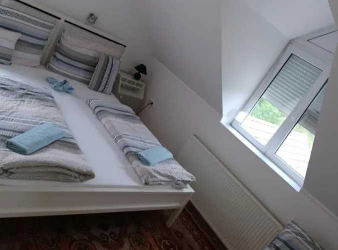 Bé-la Szomolya